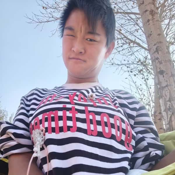 内蒙古24岁单身美女真诚找对象-六安征婚相亲网